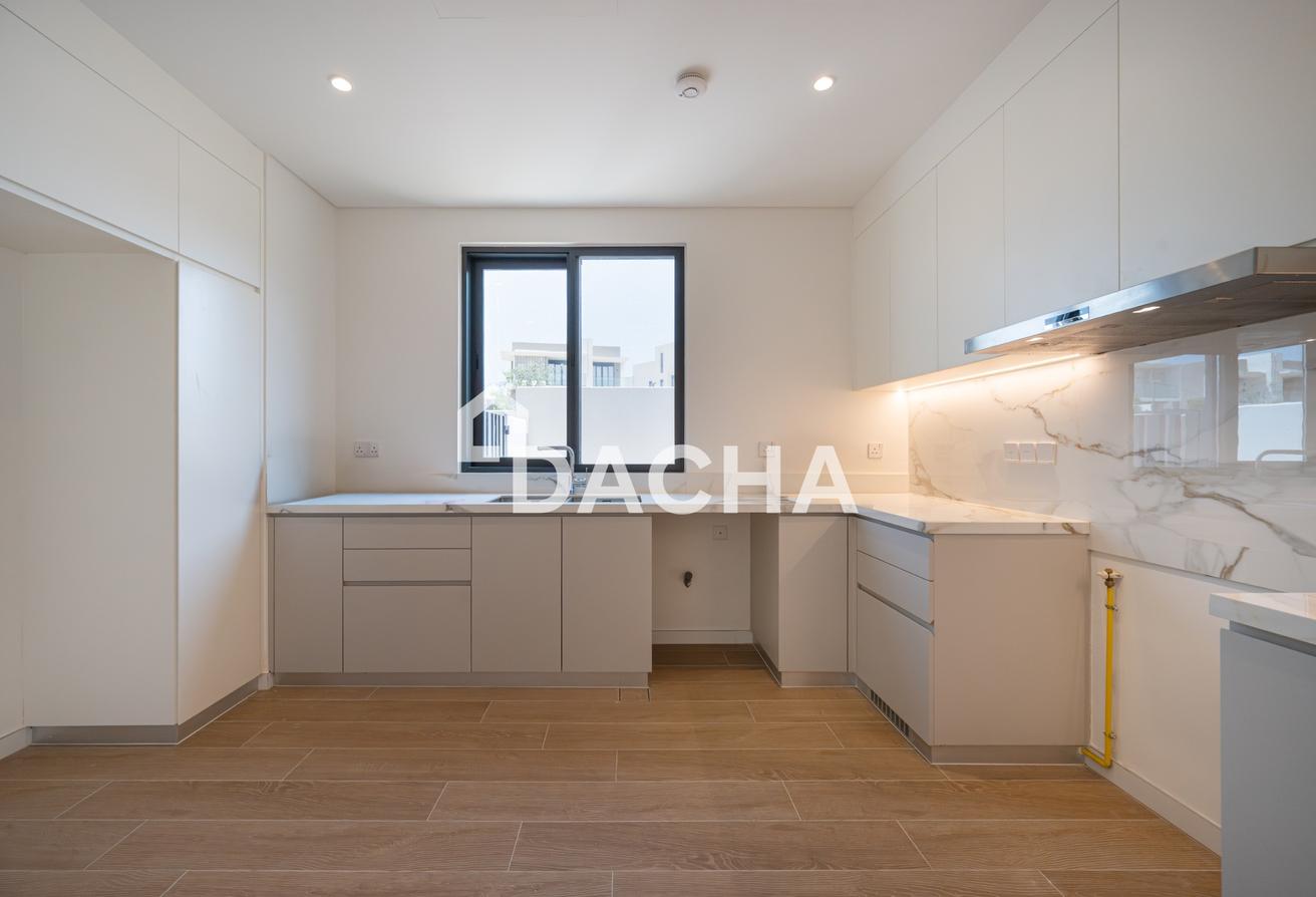 Corner Unit E3 | Single Row | Near Pool And Park photo 8