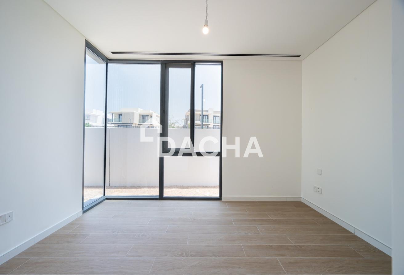Corner Unit E3 | Single Row | Near Pool And Park photo 7