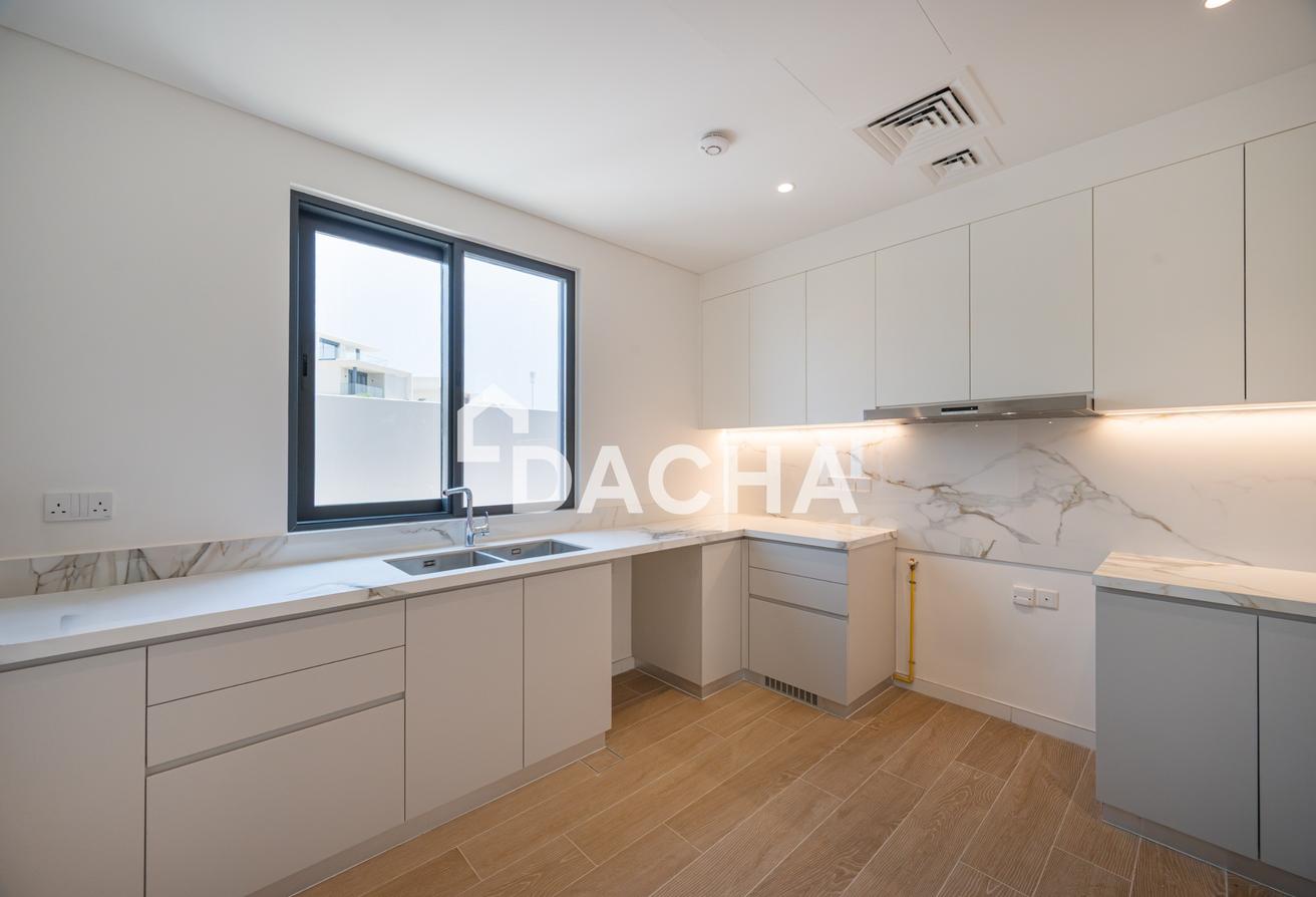 Corner Unit E3 | Single Row | Near Pool And Park photo 9