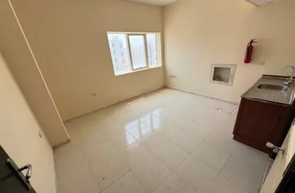 Apartment - 1 Bathroom for rent in Muwaileh 3 Building - Muwaileh - Sharjah