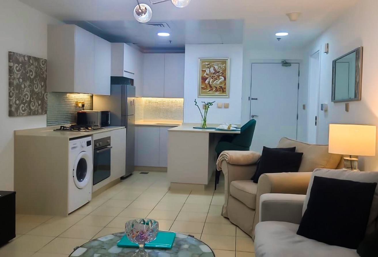 Spacious 1BD | Fully Upgraded | Prime Location