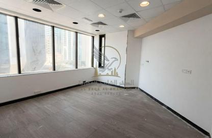 Office Space - Studio - 3 Bathrooms for rent in New Zubaidi Building - Al Majaz 1 - Al Majaz - Sharjah