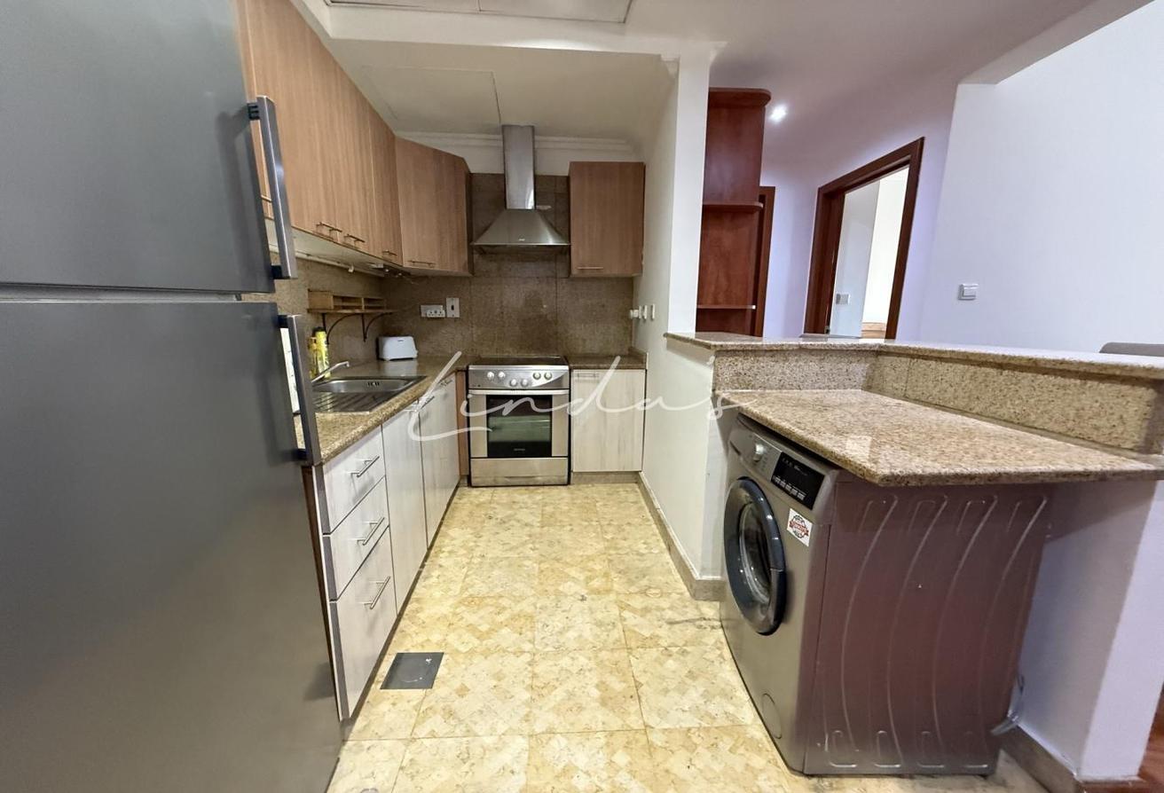 Large 1BR | Silicon Arch | Family Living photo 4