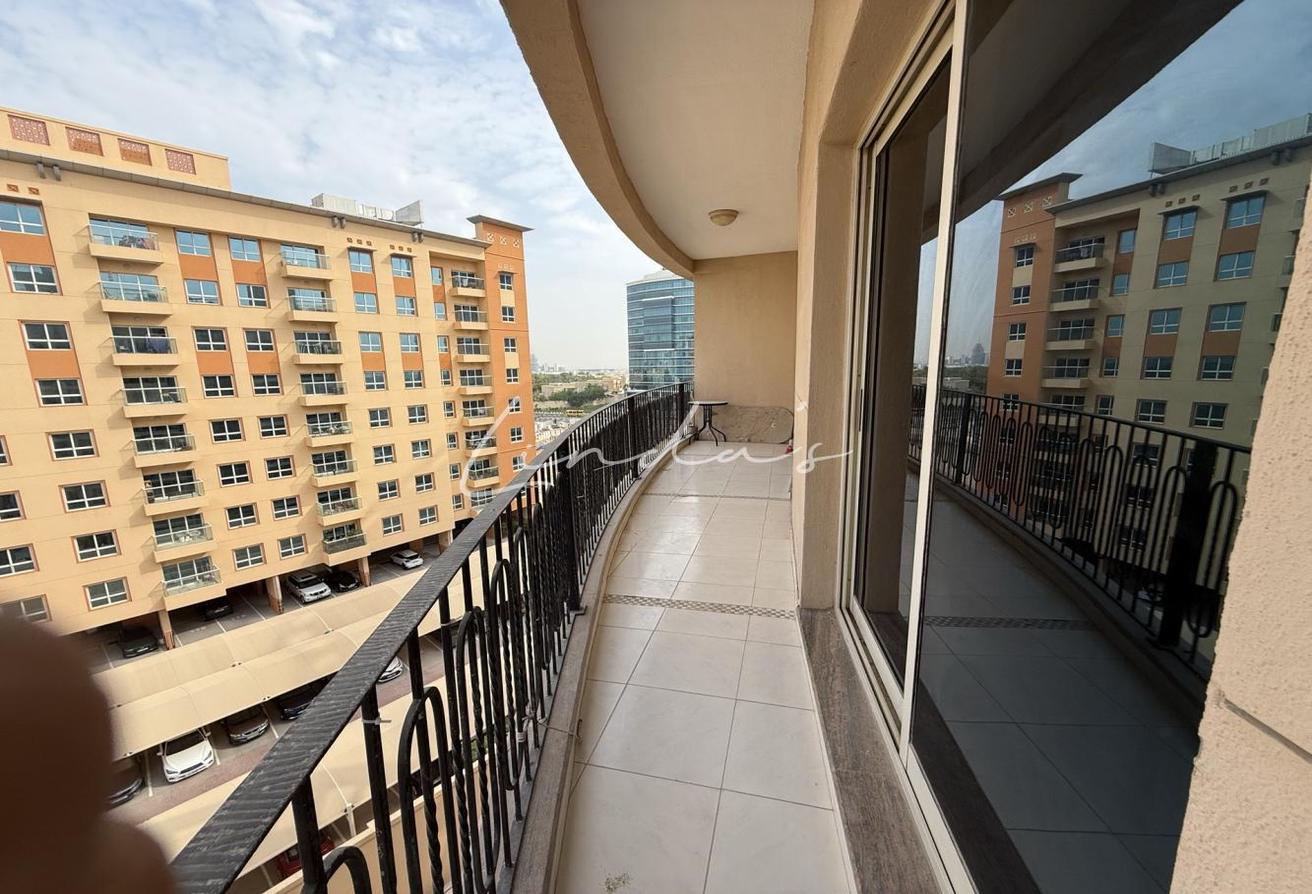 Large 1BR | Silicon Arch | Family Living photo 19