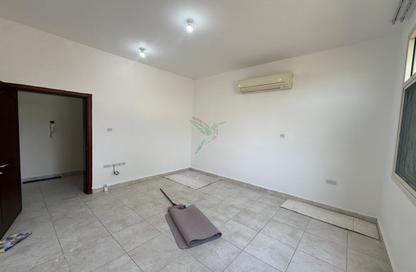 Apartment - 2 Bedrooms - 2 Bathrooms for rent in Al Dafeinah - Asharej - Al Ain