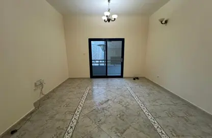 Apartment - 2 Bedrooms - 2 Bathrooms for rent in Al Fardan Centre - Al Majaz 3 - Al Majaz - Sharjah