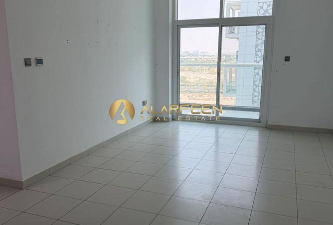 Spacious | Huge Layout | Prime Location photo 2