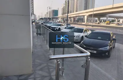 متجر - استوديو - 1 حمام للايجار في عزيزي بلازا - الفرجان - دبي