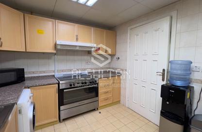 Apartment - 3 Bedrooms - 4 Bathrooms for rent in Al Otaiba Tower - Al Najda Street - Abu Dhabi