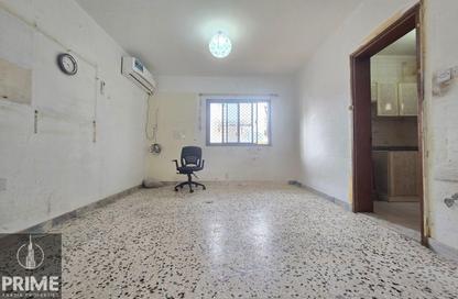 Apartment - Studio - 1 for rent in Delma Street - Al Mushrif - Abu Dhabi