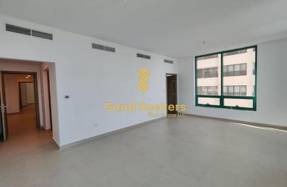 Apartment - 4 Bedrooms - 5 Bathrooms for rent in Corniche Road - Abu Dhabi
