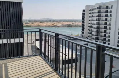 Apartment - 1 Bedroom - 1 Bathroom for rent in Waters Edge - Yas Island - Abu Dhabi