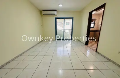 Apartment - Studio - 1 Bathroom for rent in Mankhool - Bur Dubai - Dubai