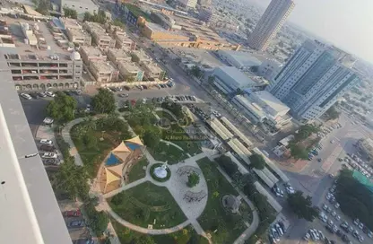 شقة - 2 غرف نوم - 3 حمامات للايجار في برج الكورنيش - الرميلة - عجمان