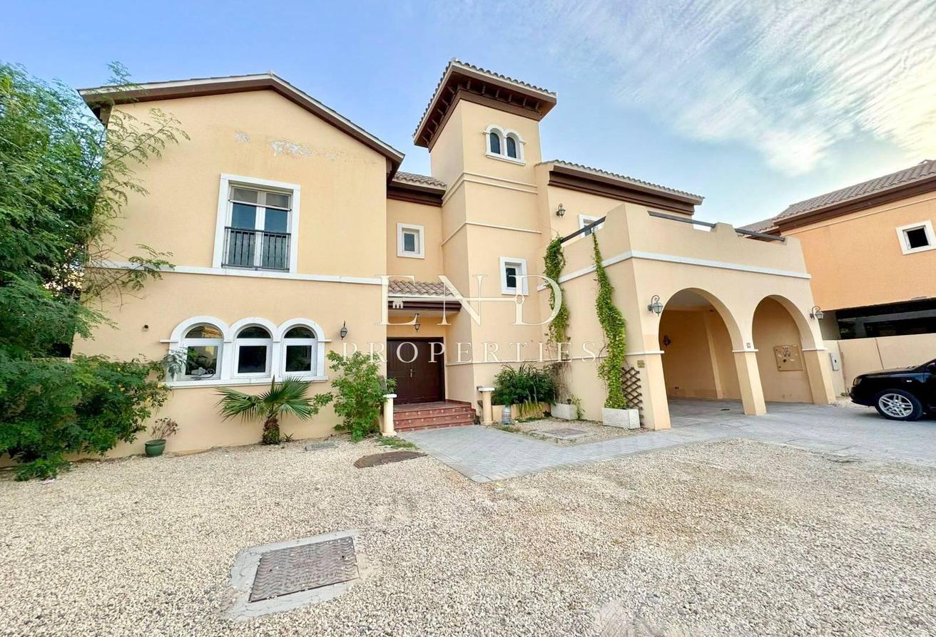 Valencia Type | Private Pool | Available Now photo 2