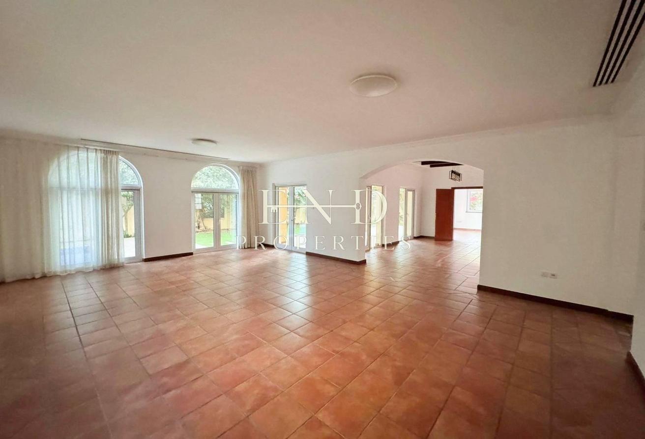 Valencia Type | Private Pool | Available Now photo 4
