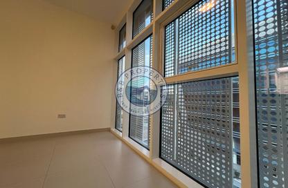 Apartment - Studio - 1 Bathroom for rent in Thanaya Building - Khalifa Park - Eastern Road - Abu Dhabi