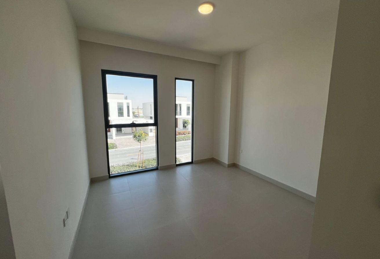 Grand Single-Row Villa on Huge Plot | Fairways photo 18