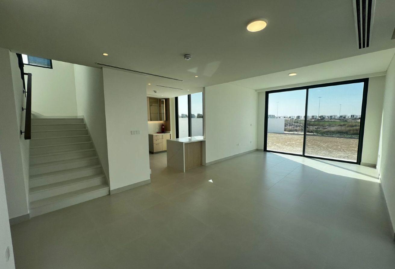 Grand Single-Row Villa on Huge Plot | Fairways photo 2