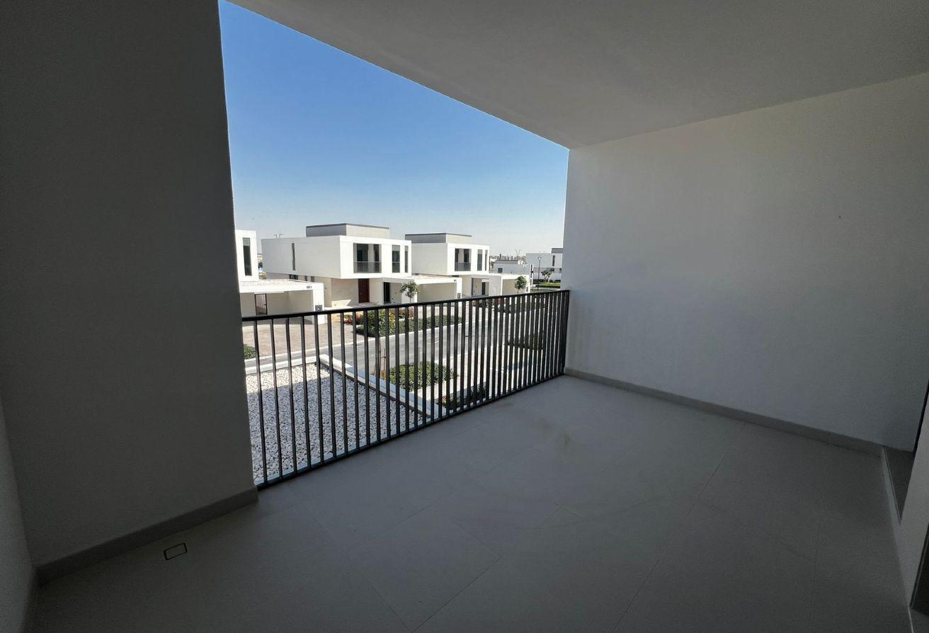 Grand Single-Row Villa on Huge Plot | Fairways photo 15