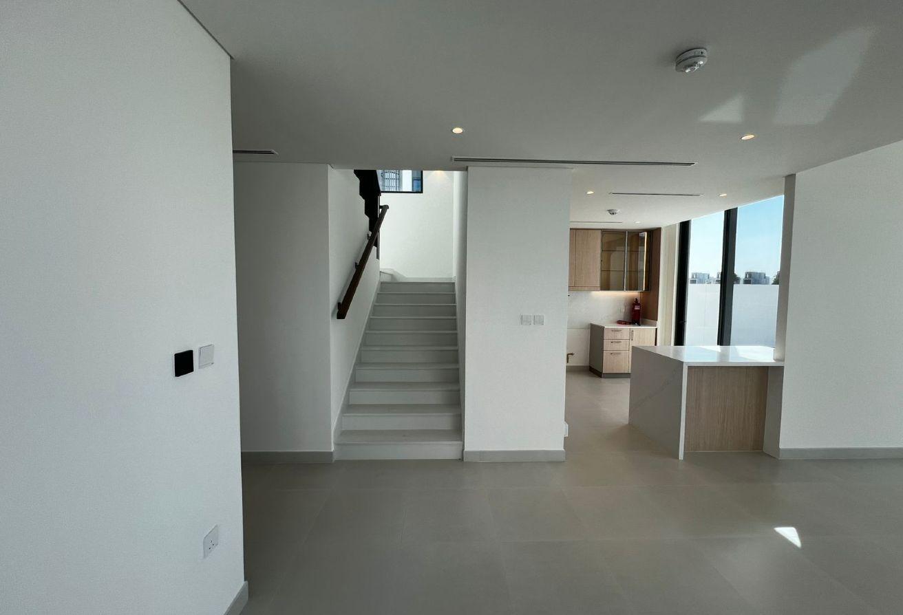 Grand Single-Row Villa on Huge Plot | Fairways photo 4