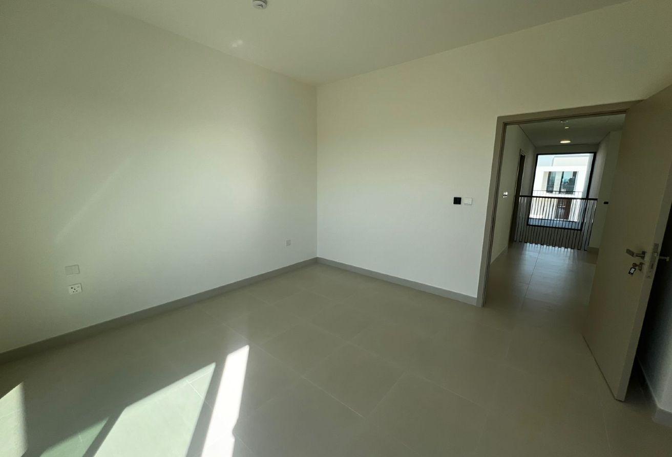 Grand Single-Row Villa on Huge Plot | Fairways photo 11
