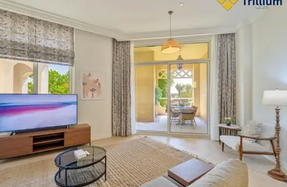 Apartment - 1 Bedroom - 2 Bathrooms for rent in Al Nabat - Shoreline Apartments - Palm Jumeirah - Dubai