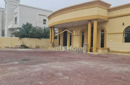 Villa - 5 Bedrooms - 6 Bathrooms for rent in Al Barsha 3 - Al Barsha - Dubai