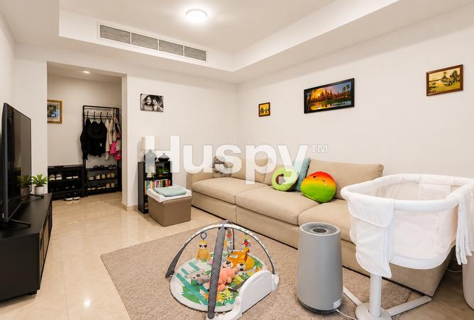 Upgraded | Vacant | Near Park and Pool photo 2