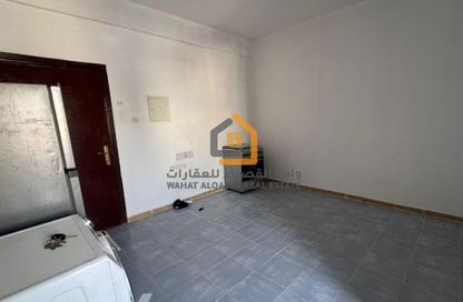 Apartment - Studio - 1 Bathroom for rent in Sohool Building - Al Butina - Sharjah Apartment - Studio - 1 Bathroom for rent in Sohool Building - Al Butina - Sharjah