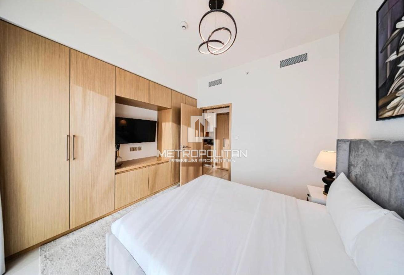 Burj Khalifa View | Fully Furnished | Middle Floor photo 13