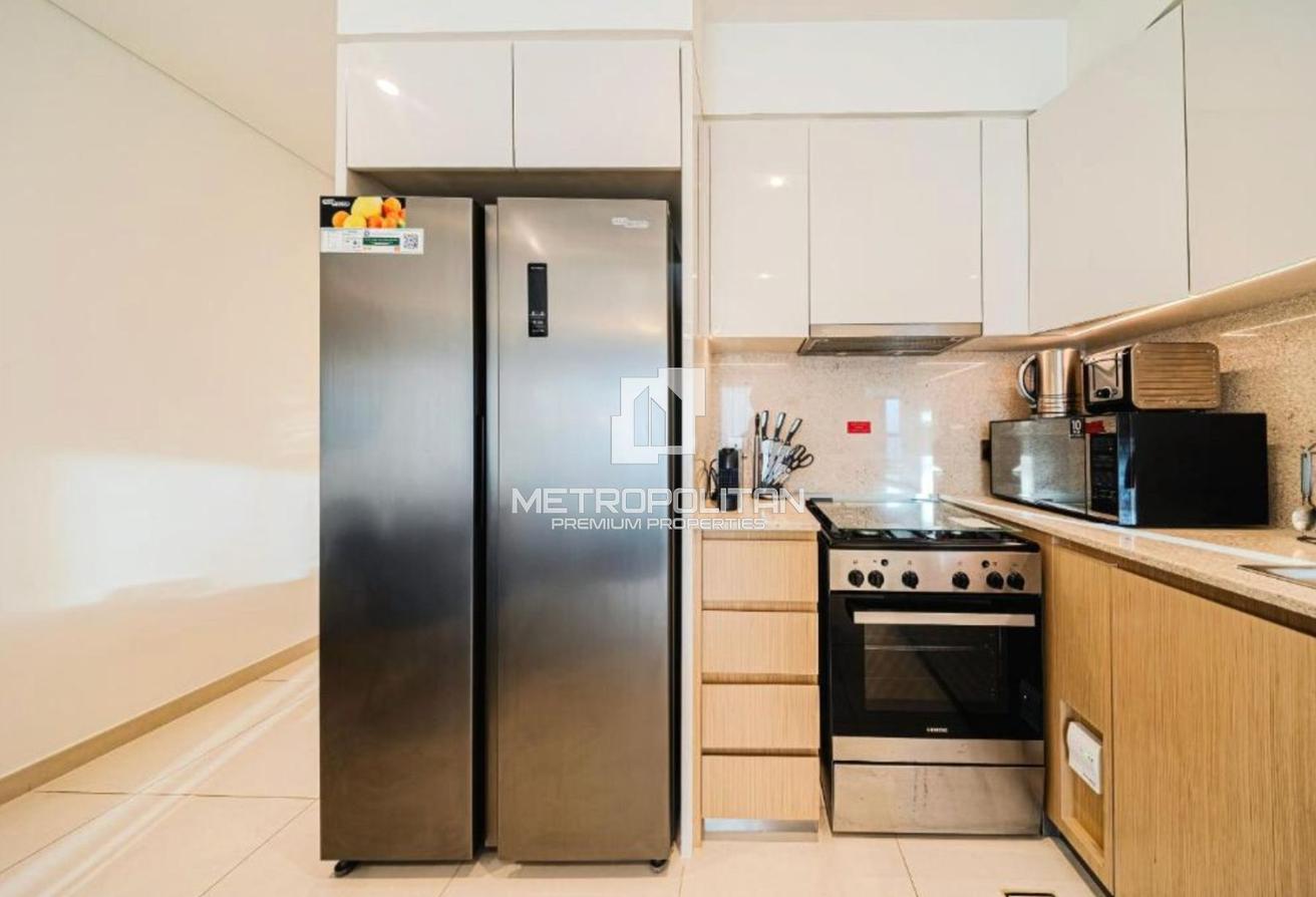 Burj Khalifa View | Fully Furnished | Middle Floor photo 7