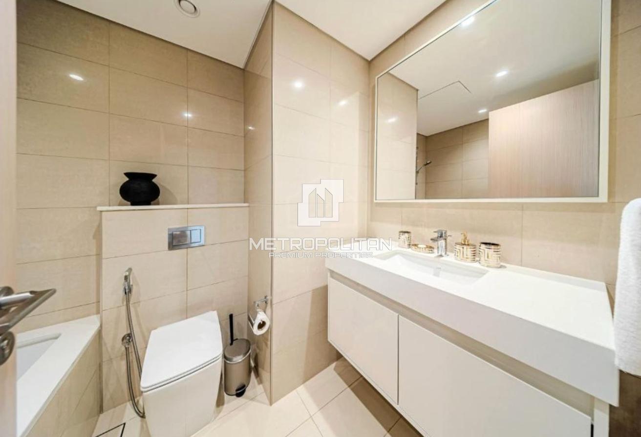 Burj Khalifa View | Fully Furnished | Middle Floor photo 14
