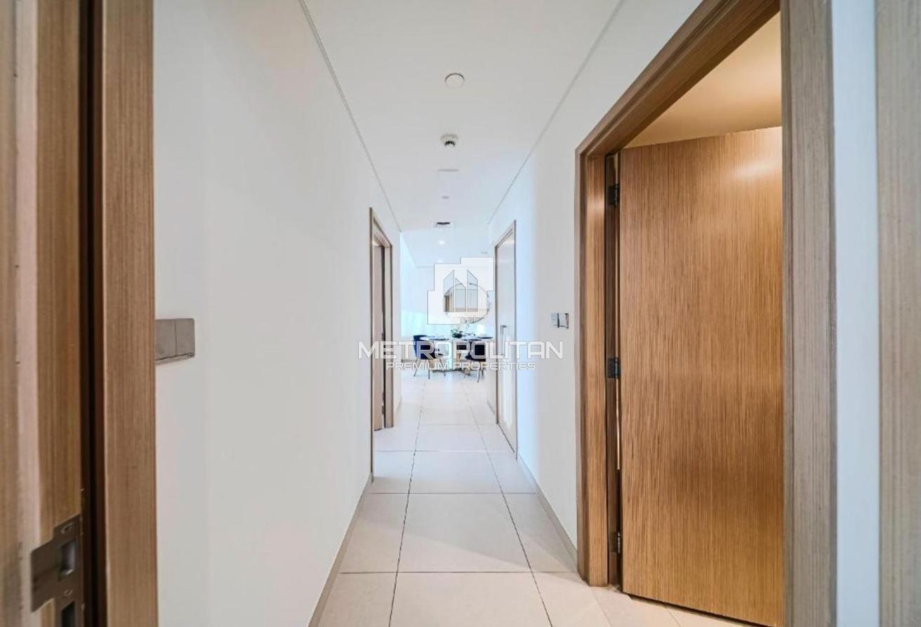 Burj Khalifa View | Fully Furnished | Middle Floor photo 15