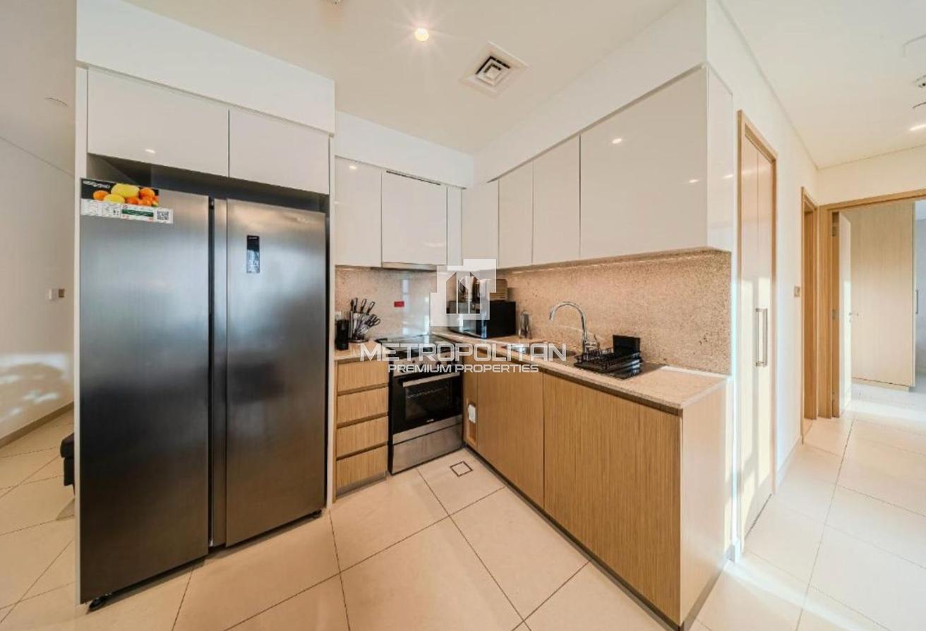 Burj Khalifa View | Fully Furnished | Middle Floor photo 6