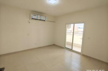 Apartment - 2 - 2 for rent in Al Wahda Building - Al Majaz 2 - Al Majaz - Sharjah