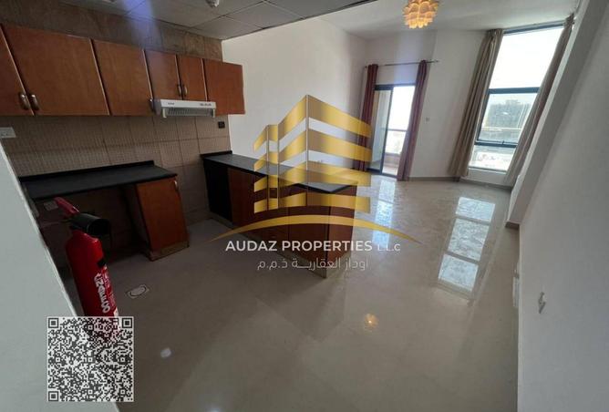 Balcony | Large space | Central air conditioning |