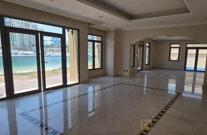 Villa - 5 Bedrooms - 7 Bathrooms for rent in Garden Homes Frond A - Garden Homes - Palm Jumeirah - Dubai