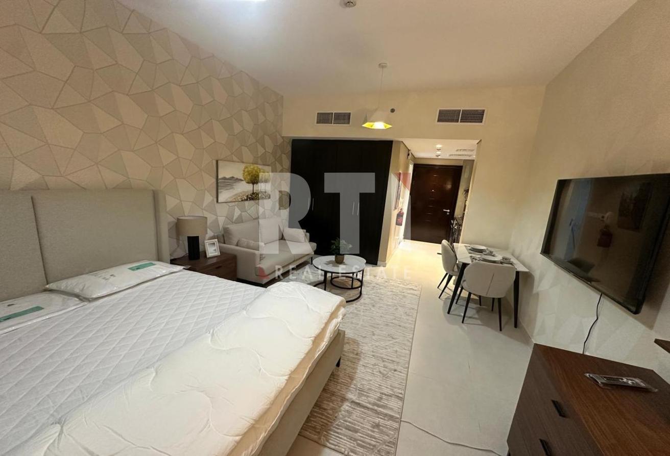 FULLY UPGRADED |NEWLY FURNISHED | SPACIOUS photo 2