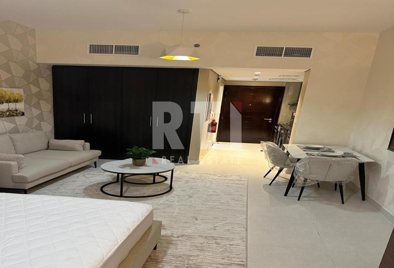FULLY UPGRADED |NEWLY FURNISHED | SPACIOUS photo 3