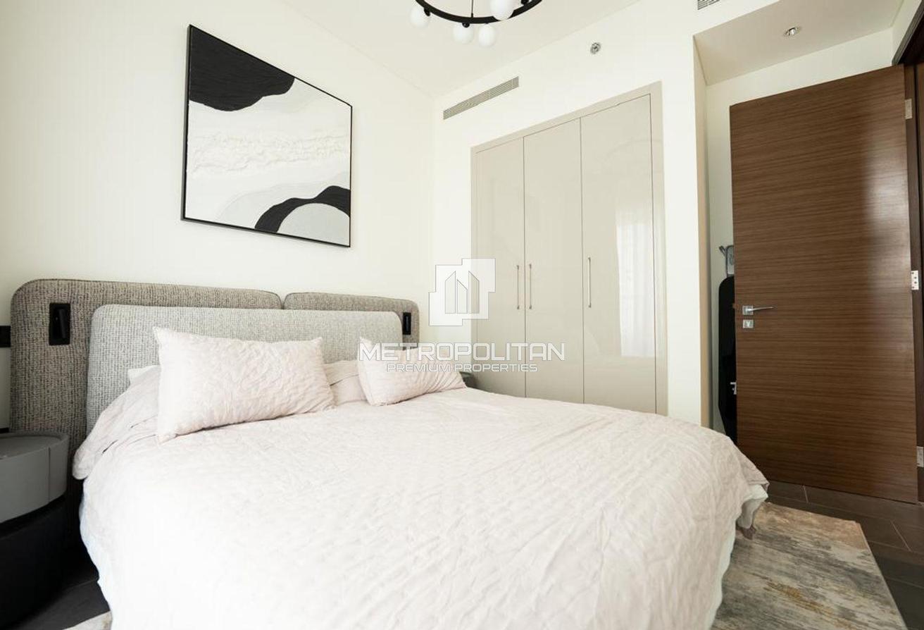 Stylish and Modern | Prime Location | Furnished photo 3