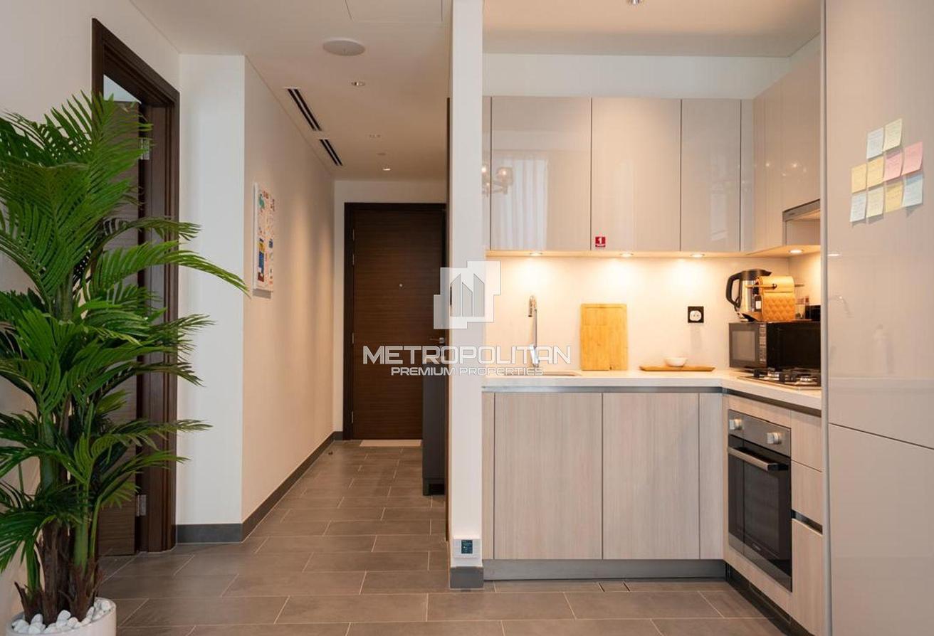 Stylish and Modern | Prime Location | Furnished photo 8