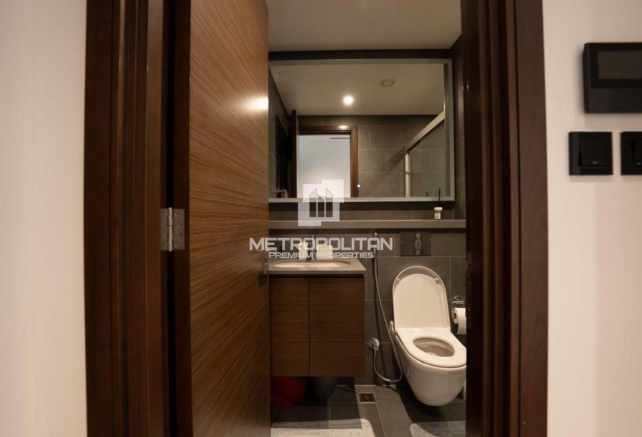 Stylish and Modern | Prime Location | Furnished photo 11