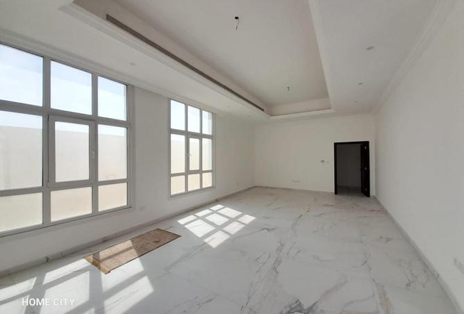 114185139 - Property Image 2