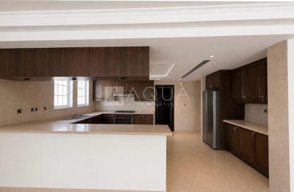Villa - 5 Bedrooms - 5 Bathrooms for rent in District 4 - Jumeirah Park - Dubai