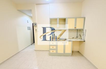 Apartment - Studio - 1 for rent in Al Butina 9 Building - Al Butina - Sharjah Apartment - Studio - 1 for rent in Al Butina 9 Building - Al Butina - Sharjah