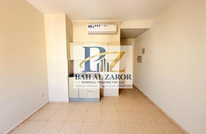 Apartment - Studio - 1 for rent in Al Butina 9 Building - Al Butina - Sharjah Apartment - Studio - 1 for rent in Al Butina 9 Building - Al Butina - Sharjah