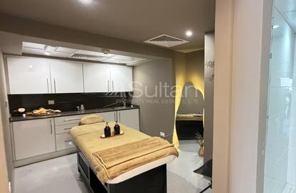 Retail - Studio - 2 for rent in Golf Apartments - Al Hamra Village - Ras Al Khaimah