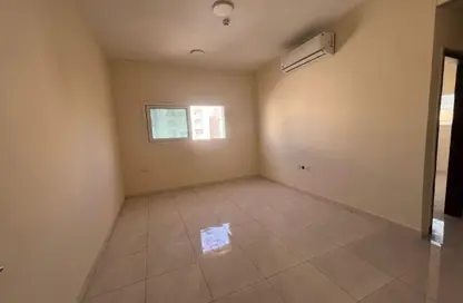 شقة - غرفة نوم - 1 حمام للايجار في بناء النباعة - النبعة - الشرق - الشارقة