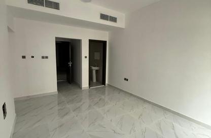 Apartment - 1 Bedroom - 2 Bathrooms for rent in Corniche Tower - Ajman Corniche Road - Ajman